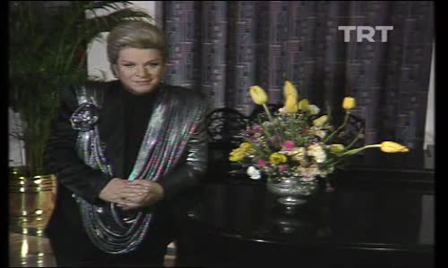 Zeki Müren-Hep Sen Varsın Sen Yaşarsın izle