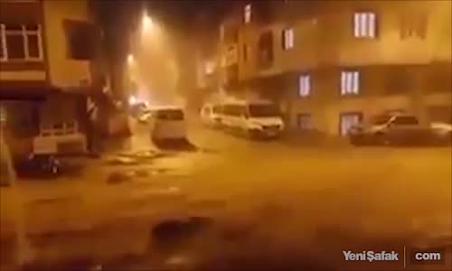 Sultangazi'de Sokaklar Sularla Doldu