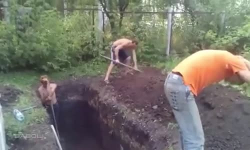 Kafası Güzel Rusların Anlamsız Kavgası