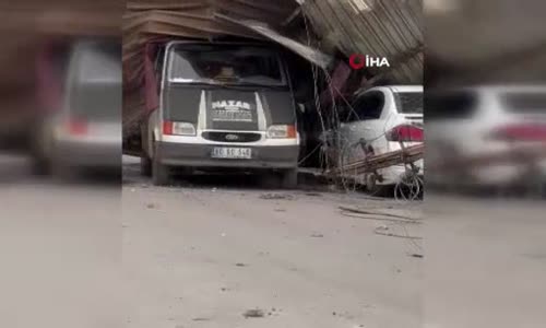 Tokat’ta Fırtına Çatıları Uçurdu Minibüste Bulunanlar Mahsur Kaldı