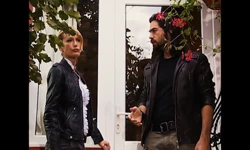 Arka Sokaklar - Kumarbaz Aldattığı Sevgilisine Ne Yaptı