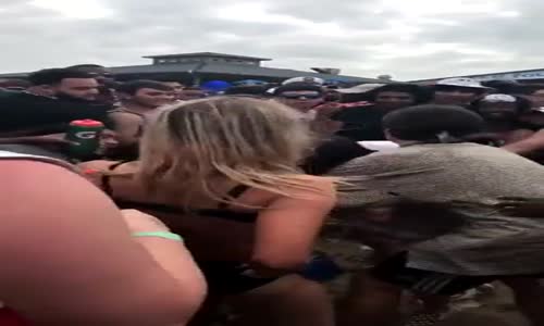 Efsanevi Bir Şekilde Karşısındakini Tek Yumrukla Yere Seren Genç Kadın -1