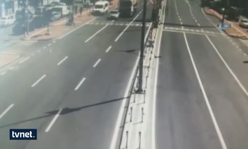 TIR'ın Otomobile Çarpma Anı Kamerada