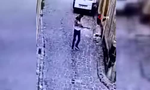 Çaldığı cüzdanı boşaltıp böyle fırlattı 