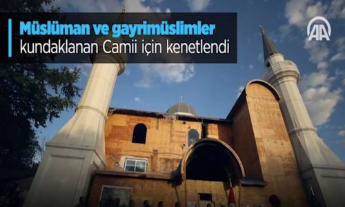 Müslüman Ve Gayrimüslimler Kundaklanan Camii İçin Kenetlendi