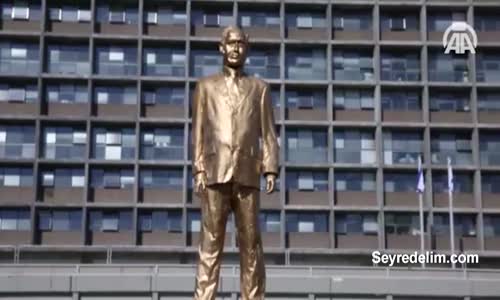 İsrailliler Netanyahu'nun Heykelini Yıktı