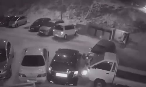 Park Yerine Tepeden İnen Araba 