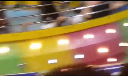 Lunaparkta Tagada Makinesinde Pantolonu Çıkan Kadın