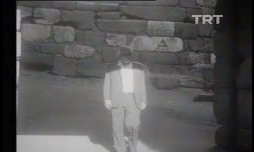 Ahmet Muhip Dıranas'ın Fahriye Abla Şiiri izle