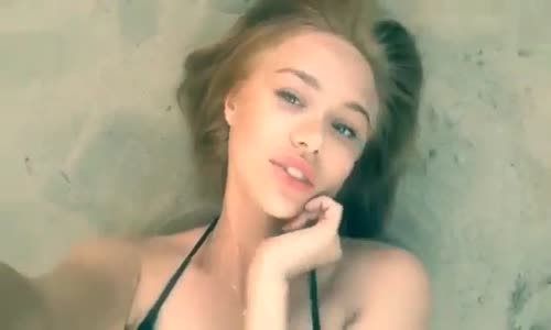 Ablasının Selfie Hevesini Kürekle Sonlandıran çocuk