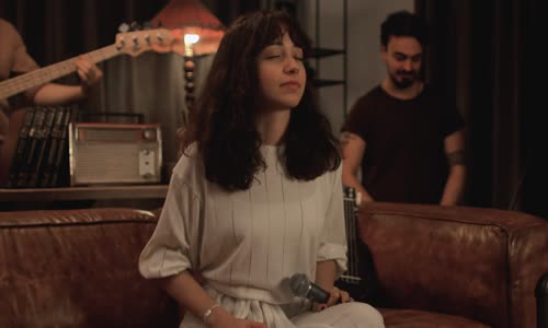 Zeynep Bastık - Gözyaşlarım Anlatır (Akustik)