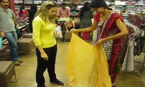 Geleneksel Hint Kıyafeti Saree Nasıl Giyilir?