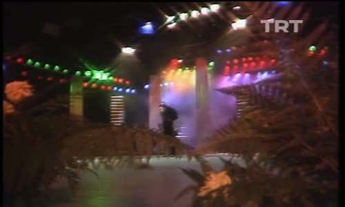 Hüner Coşkuner-Göklere Uçalım Gel De Sevgilim İzle