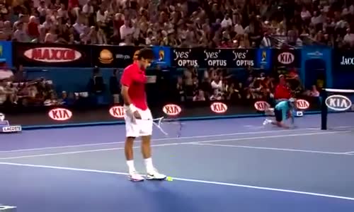 Tenis Maçında Top Toplayıcı Çocuğun Harika Refleksi