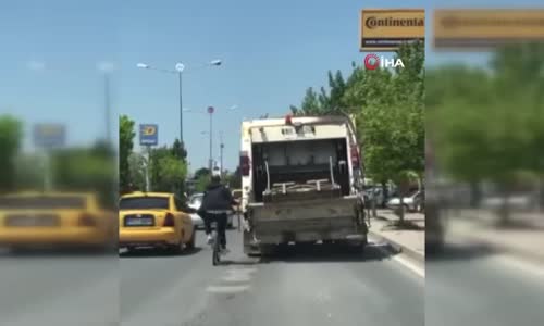 Elazığ’da bisikletlinin tehlikeli yolcuğu kameralara yansıdı 