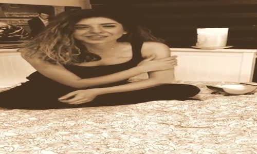 Büşra Periz Sonunda Yalnız Kaldım