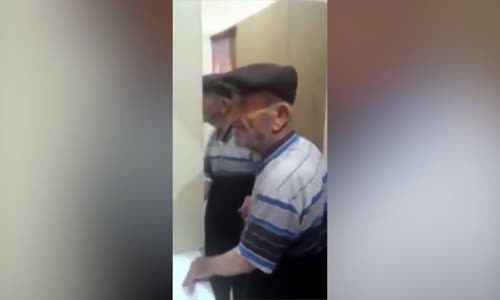 Aynada Kendisiyle Kavga Eden Sevimli Dede