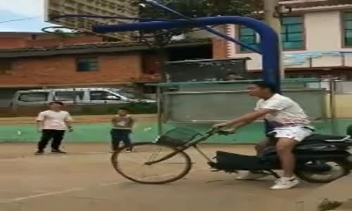 Basketbol Oynarken Bisiklet Pert Etmek