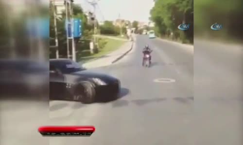 Kapısı Açık Otomobille Drift Kamerada 