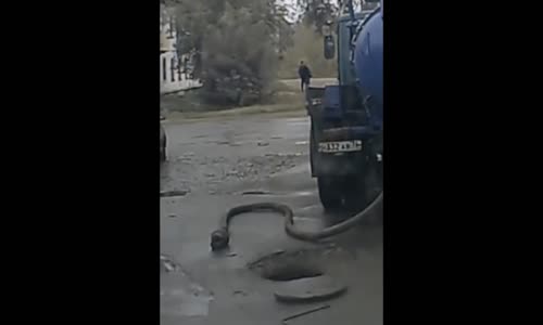 Yaşlı Adamı Yutan Rögar