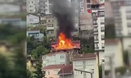 Eyüpsultan’Da Binanın Çatısı Alev Alev Yandı