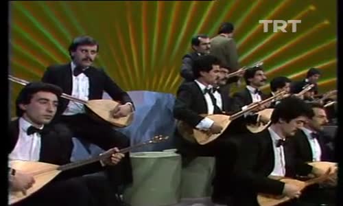 İzzet Altınmeşe-Yüksek Minarede Kandiller Yanar İzle