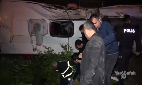 Adana'da Yolcu Otobüsü Devrildi- 2 Kişi Öldü
