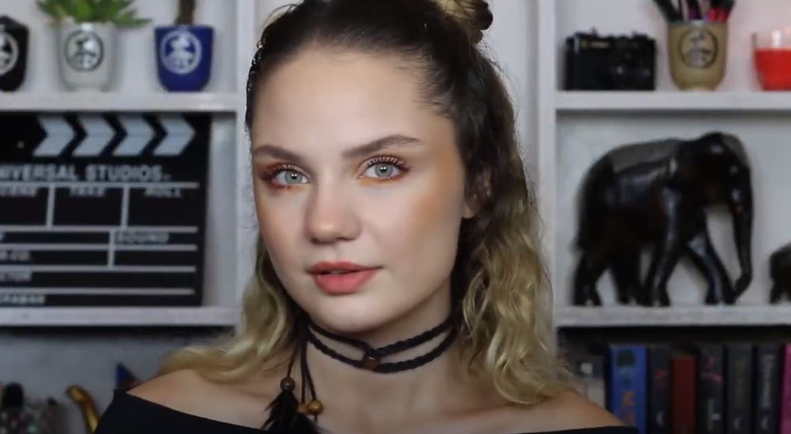 Cansu Yegin Instagram Makyajları Bordo Kirpikler & Turuncu Far