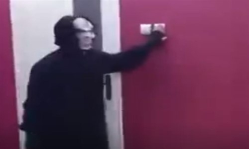 Uyuyan Öğrencilere Korkunç Şaka