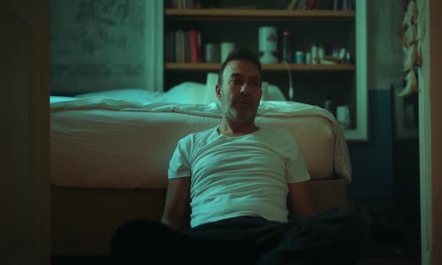 Vio feat. Ezhel - İz Bırak (Official Video)