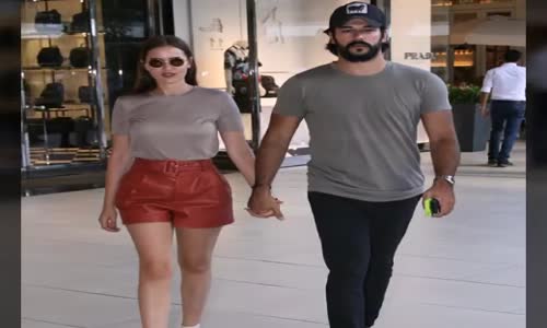 Burak Özçivit Ve Fahriye Evcen El Ele Geldikleri Avm'de Obfektiflere Takıldı