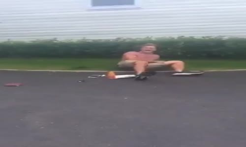 Muazzam Geri Takla Atan Adam