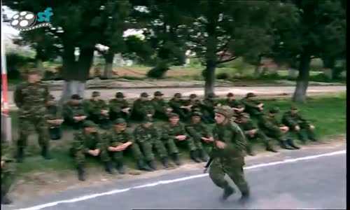 Emret  Komutanım - Bölüğün Zorlu Eği̇ti̇m Sinavi Komutanlari Sevi̇ndi̇rdi̇