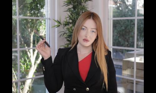 Danla Bilic - Plazada Çalışan Kız Makyajı