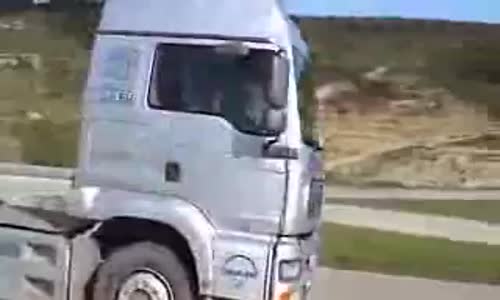 Ben Bu Şöförü Ayakta Alkışlarım.