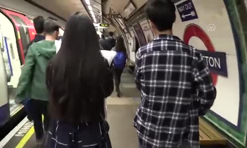 Londra'da Uluslararası Yastık Savaşı Günü Yapıldı