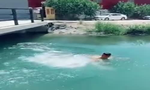 Meydan Okuyup Su Kanalına Atlayan Adanalı Genç 