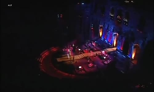 Haris Alexiou ve Zeybek Oynamaya Çalışan Adam