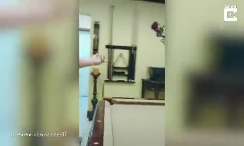 Kadın Mayosu Giyen Oğlunu Gören Babanın Dramı 