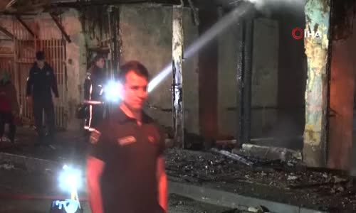 Ankara’da 2 katlı gecekonduda yangın çıktı- Evdeki yaşlı kadını komşuları kurtardı 