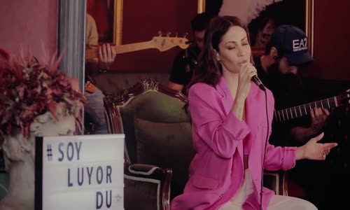 Derya Uluğ - Şu Saniye (Sezen Aksu Cover) 