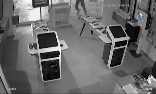 25 Saniyede 25 Bin Liralık Telefon Çaldılar