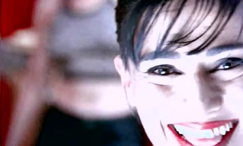 Yıldız Tilbe  Aşk Yok Olmaktır 