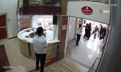 Hastanede dehşete düşüren anlar kamerada 