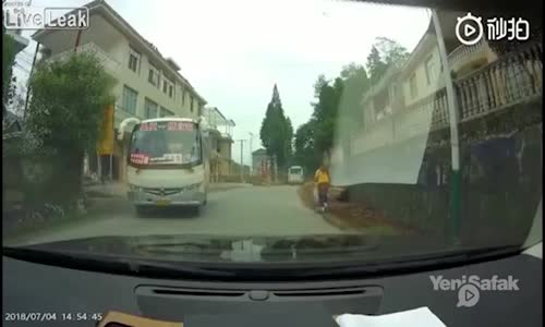 Minik Çocuk Ölümden Kıl Payı Kurtuldu