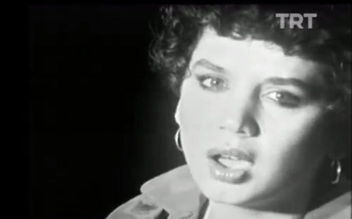 Sezen Aksu-Dilimin Ucunda Kelimeler 