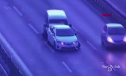 Araçların Arkasında Olan Kadınlara Böyle Çarptı