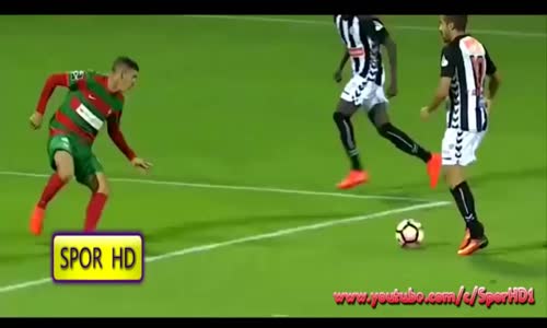 Futbolda Dünyanın En Manyak Akrobatik golleri - Eren derdiyok , Emenike ,Moussa Sow