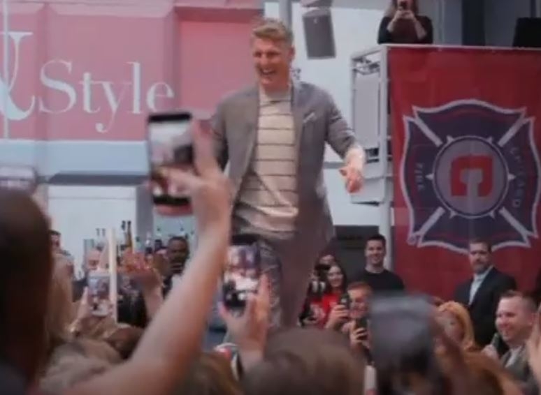 Podyuma da Yakıştı İzle