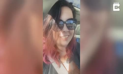 Arabada Çakmak Tanıtırken Döşemeyi Yakan Kadın